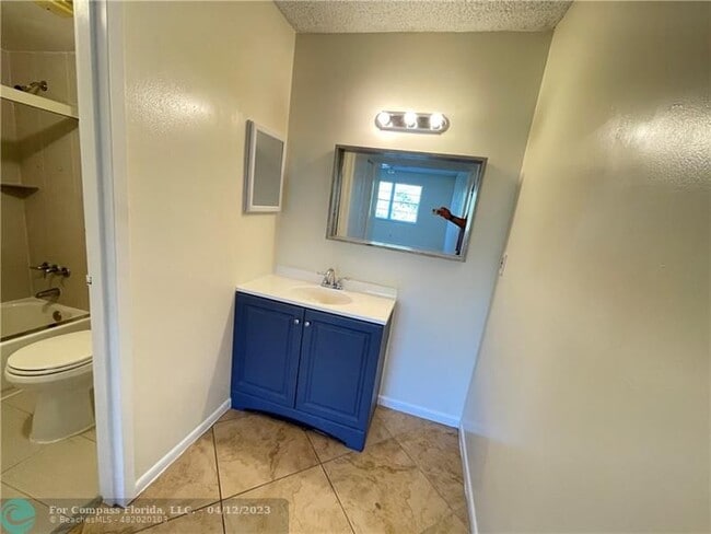 Building Photo - 4354 NW 9th Ave