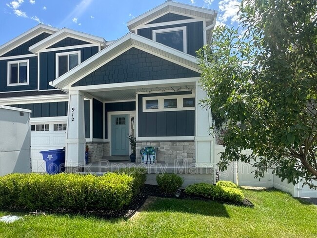 Primary Photo - 912 Queensmill Ln