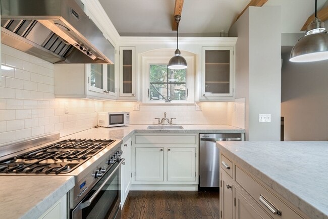 Building Photo - 23 Bellis Cir