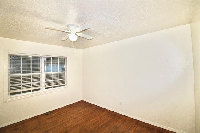 Building Photo - 2000 E Alameda St