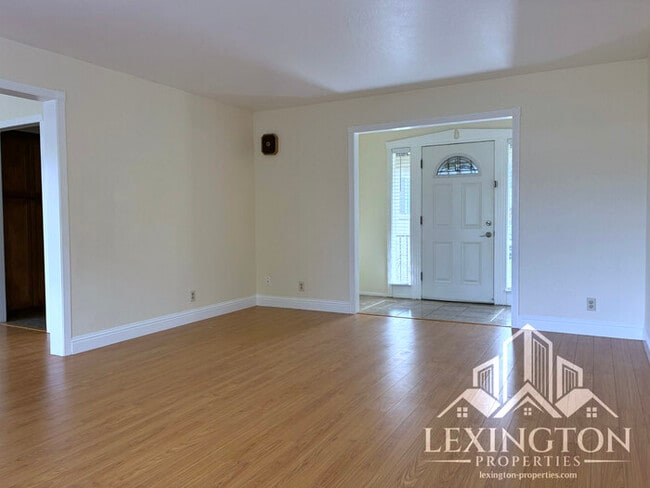 Building Photo - Wonderful, 3BD/2BA, Home off Bell St. and ...