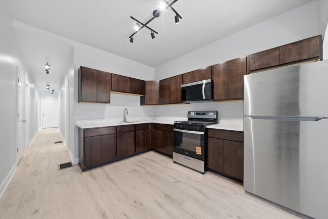 Building Photo - 541 N Lawndale Ave