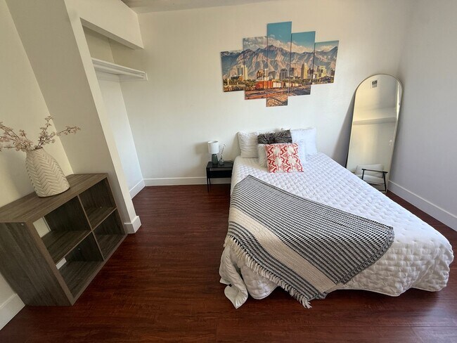 Building Photo - 68 E 200 S