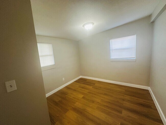Building Photo - 2558 Spirea St