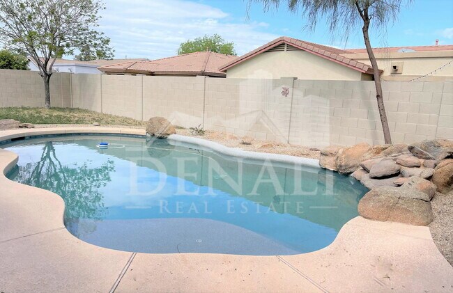 Building Photo - 21192 E Saddle Way