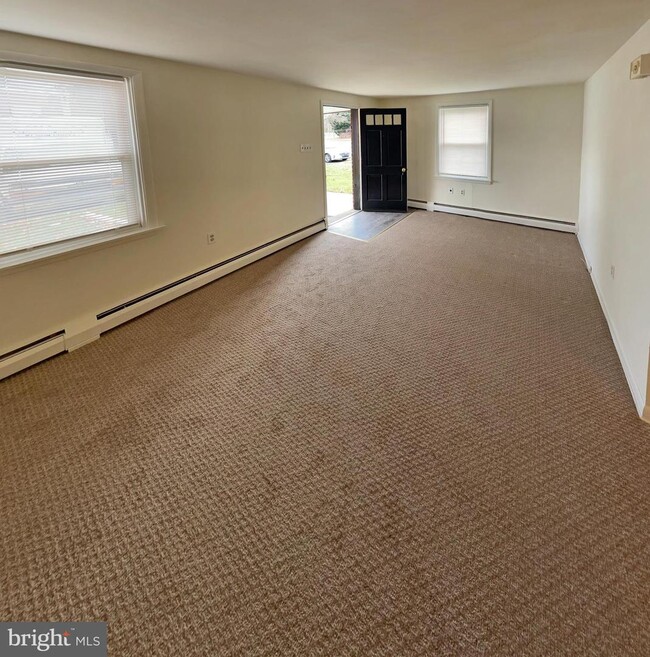 Building Photo - 235 Roesch Ave