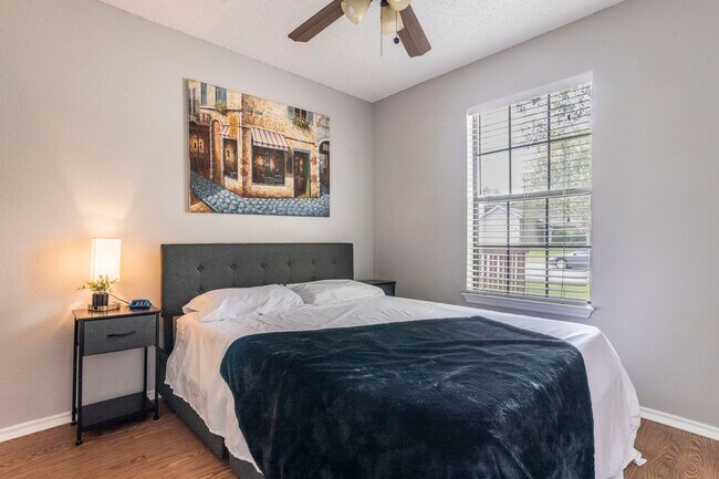 Building Photo - RENOVATED 3-BEDROOM IN NORTHWEST CROSSING