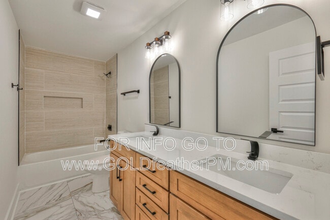 Building Photo - 402 E Trinity Ln