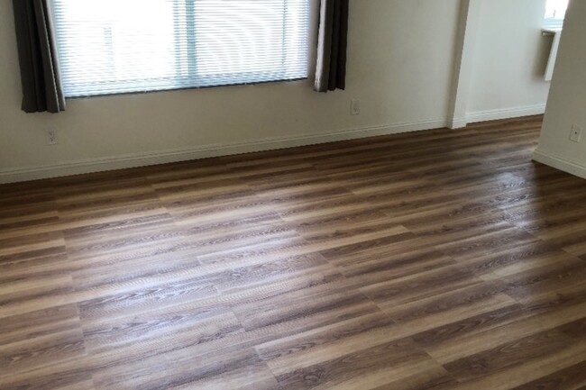 Studio: Lrge Room; Beautiful floor - 1517 11th St