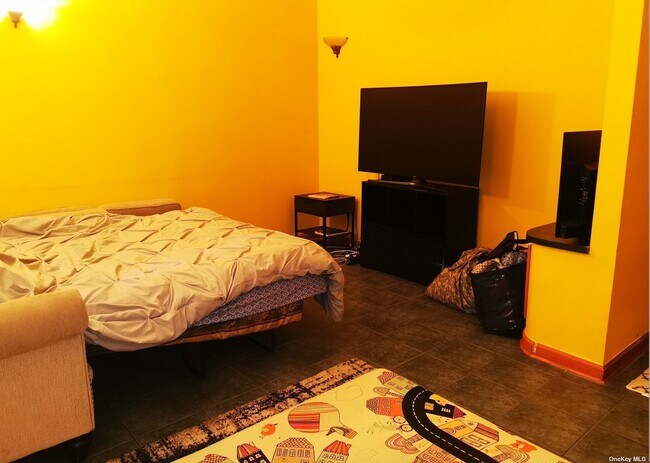 Building Photo - 90 Main St