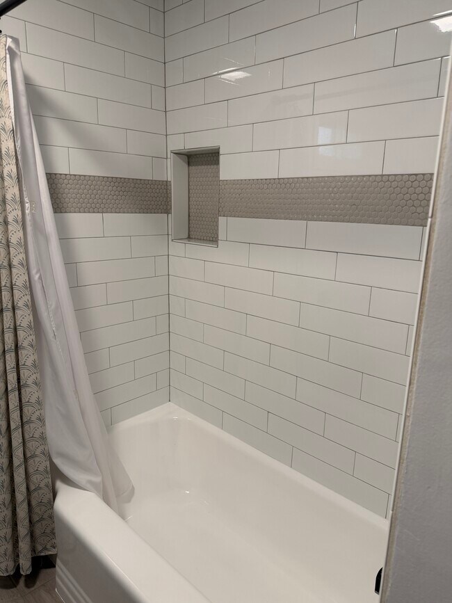 Building Photo - 409 N Park Ave