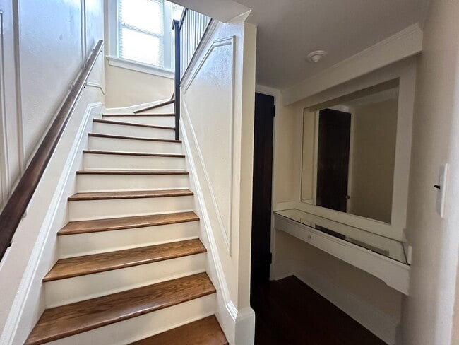 Building Photo - 5 bedrooms, 2.5 bathrooms