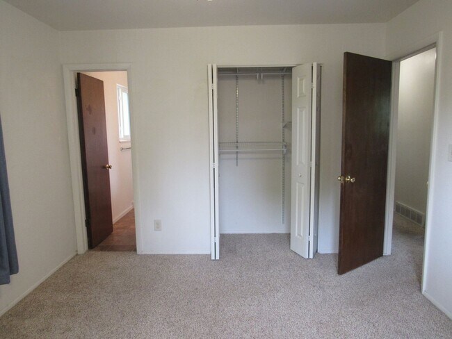 Building Photo - Spacious Bi Level home backing to open space