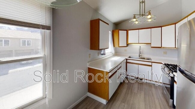 Building Photo - 6945 Yellowpine Dr
