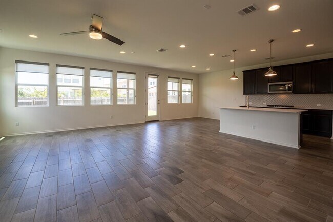 Building Photo - 13500 Feldspar Dr
