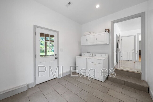 Building Photo - 2721 S Virginia St