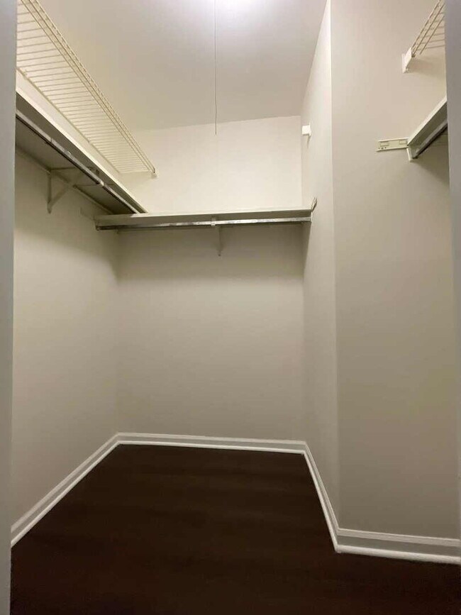 Building Photo - 202 S Waters Edge Dr