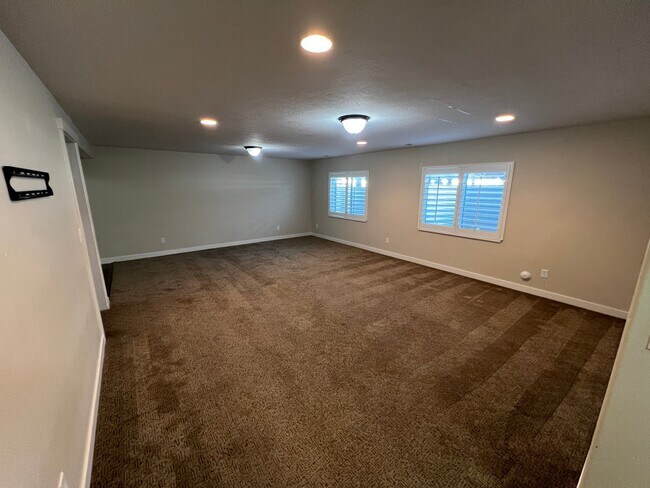 Building Photo - 978 Freedom Point Way
