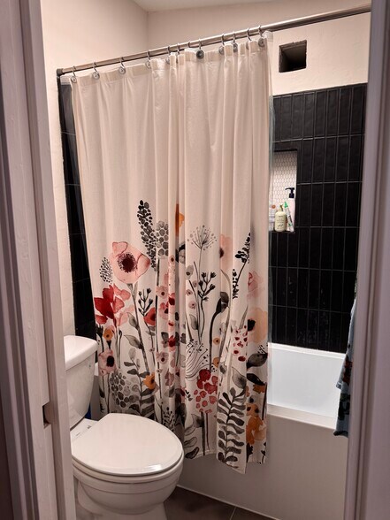 Building Photo - 141 S Charleston Ave