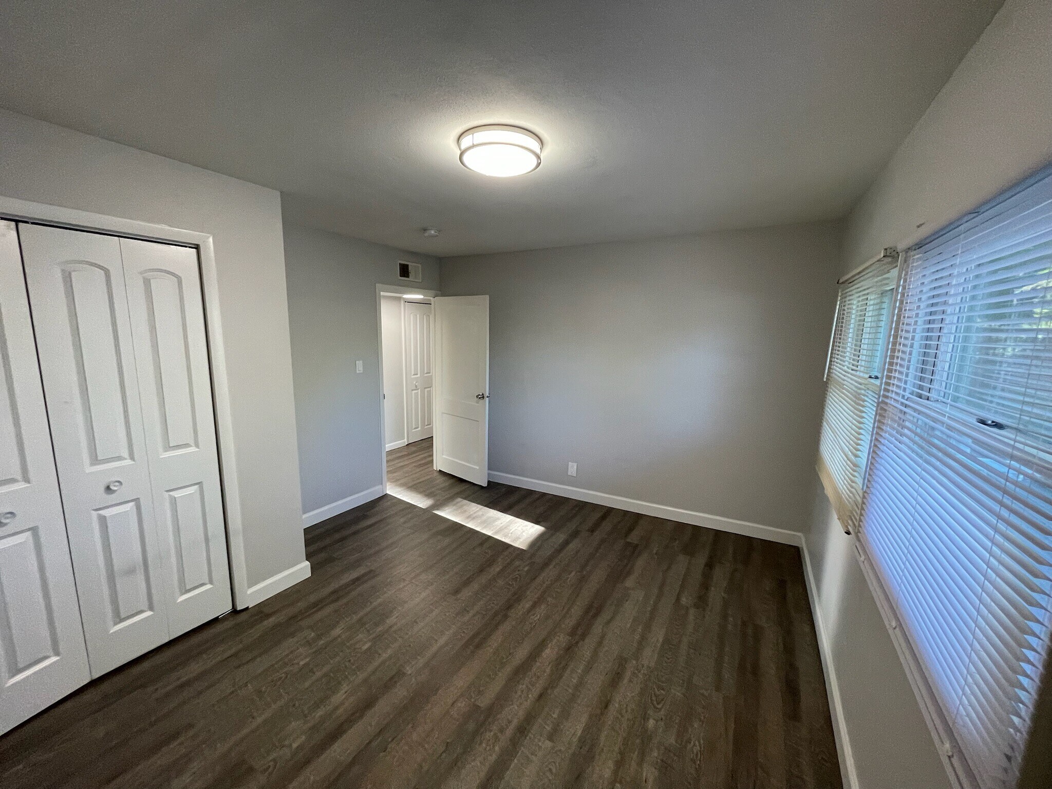 Building Photo - 33240 N Greentree Rd