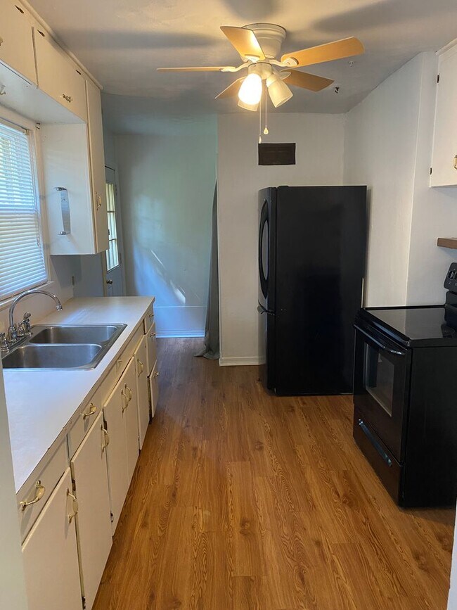 Building Photo - 3-Bedroom Home Near Phelps Grove Park!