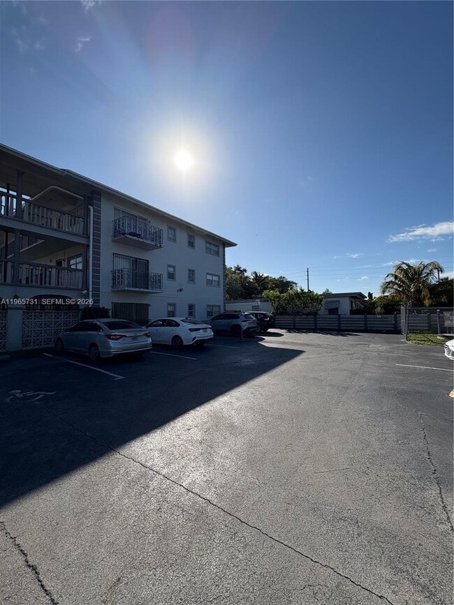 Building Photo - 16215 NE 18th Ct