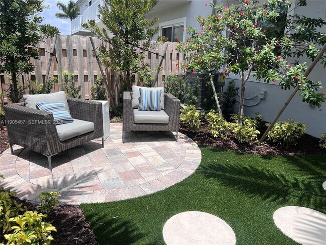 Building Photo - 640 SE 14th St