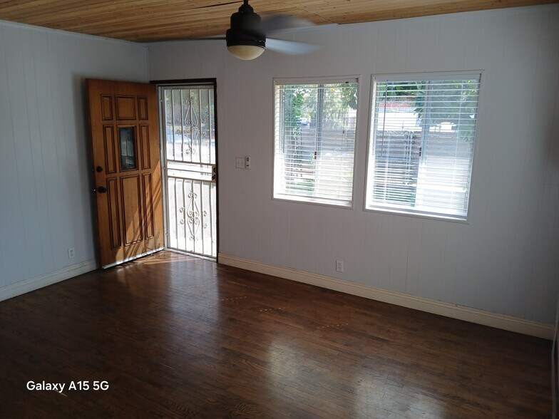 Building Photo - 15450 Country Club Dr
