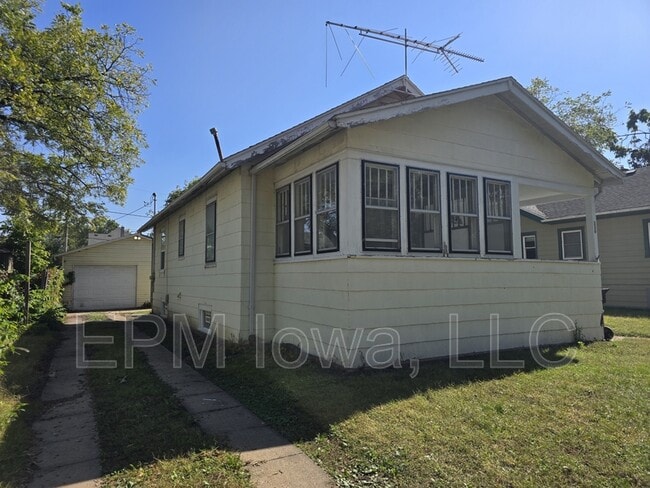 Primary Photo - 330 Cutler St