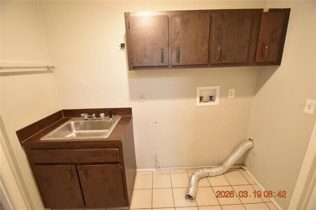 Building Photo - 2562 Redwood Way