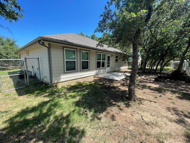 Building Photo - NEW ON MARKET