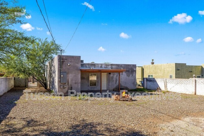 Building Photo - 227 E Waverly St