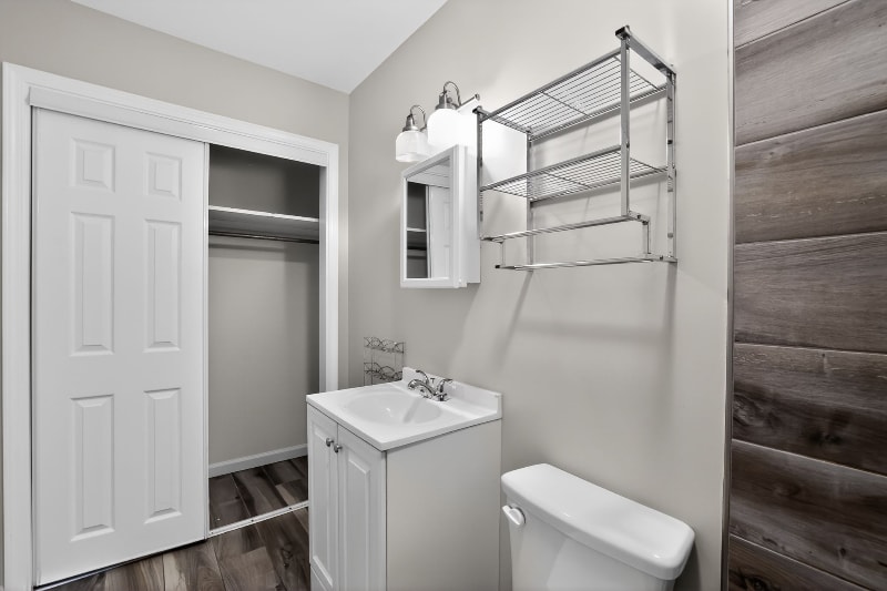 Building Photo - 3681 Lynn Dr