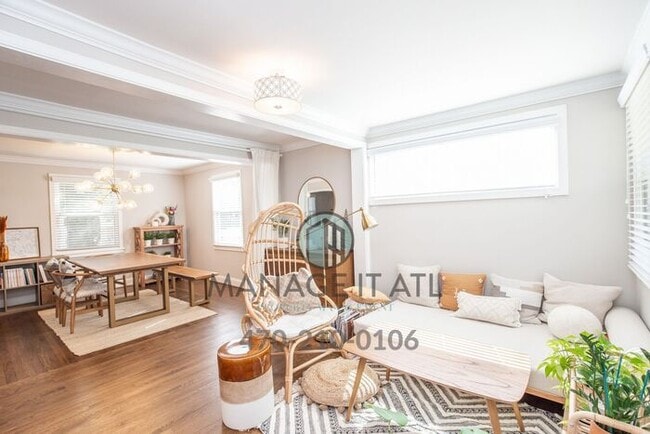 Building Photo - FULLY RENOVATED 2 Bedroom House close to I...