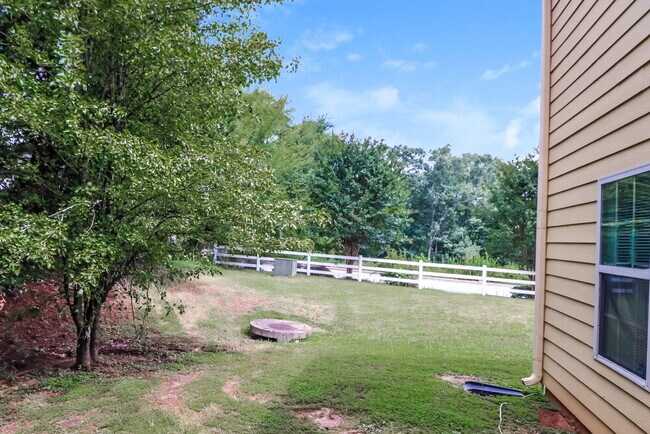 Building Photo - 1000 Weatherwood Pl NE