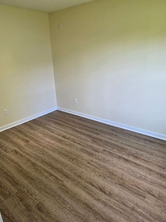 Building Photo - 620 Honey Ridge Ln