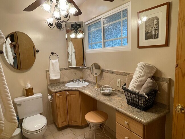 Master bath - 23437 Vanowen St
