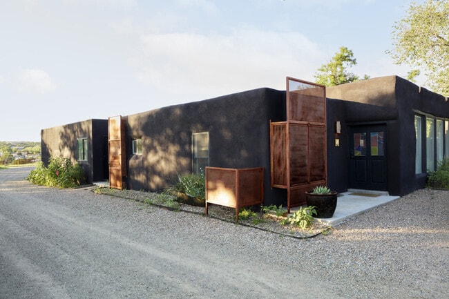 Building Photo - 2845 Agua Fria St