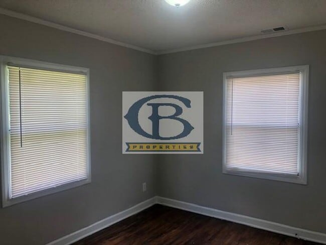 Building Photo - 2574 Pershing Ave
