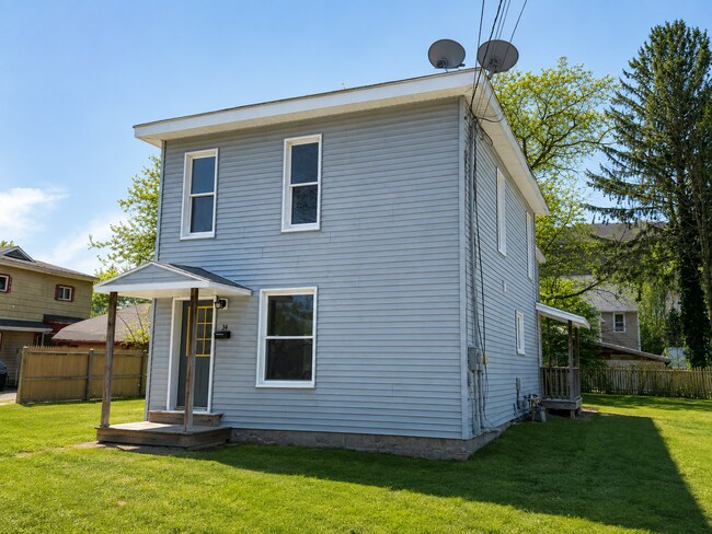 Building Photo - 34 Armstrong St