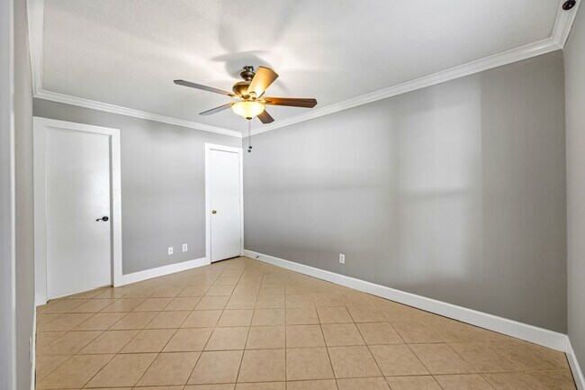 Building Photo - 5703 Basswood Dale Dr