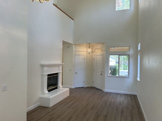 Building Photo - 4 Bedroom, 2 Bath, 1992 Square Foot Home