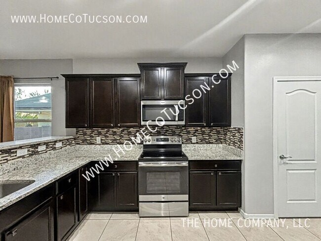 Building Photo - 11675 W Vanderbilt Farms Way