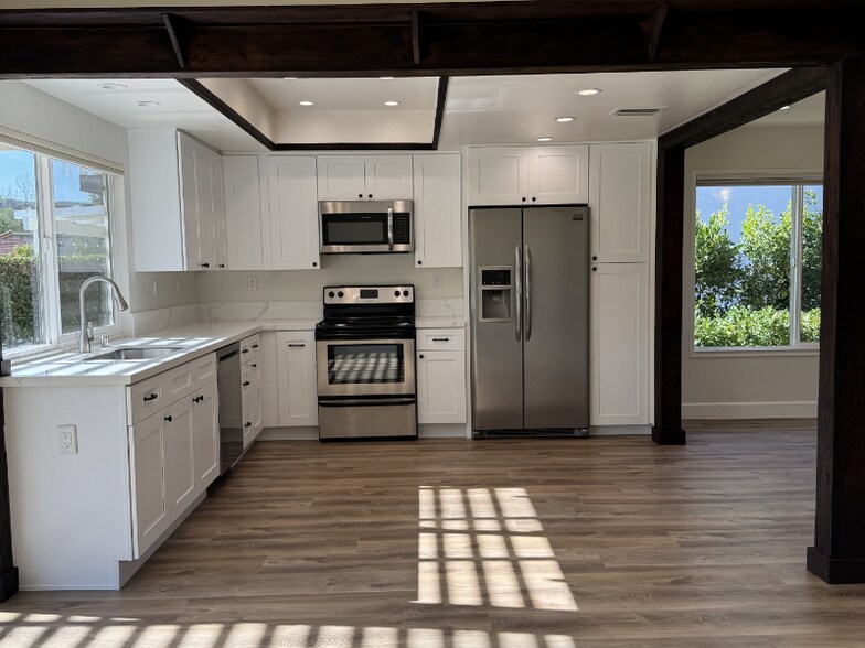 Building Photo - 28916 Timberlane St