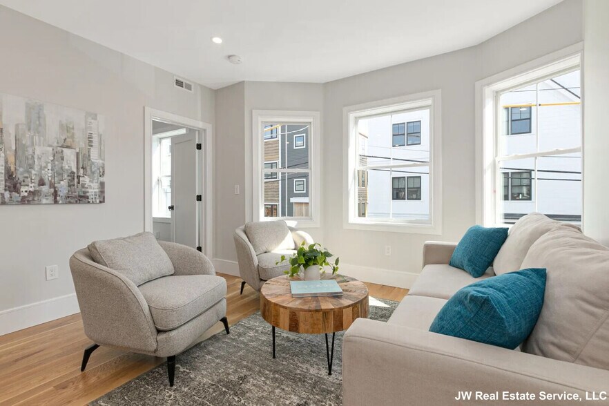 Primary Photo - 23 Berkshire St