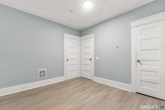 Building Photo - 105 Carleton Ave