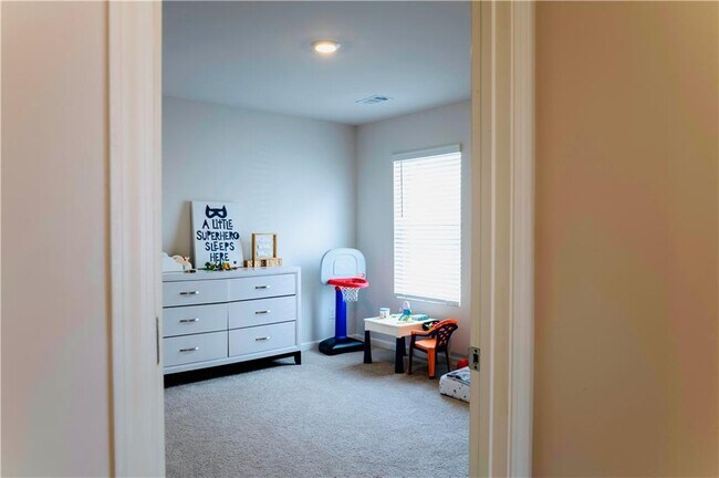 Building Photo - 325 Fernbrook Trl