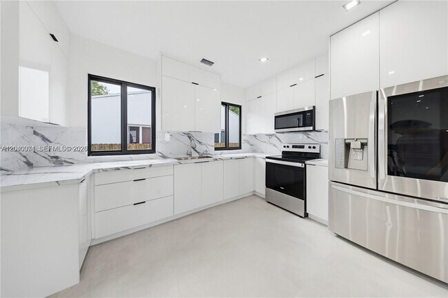 Building Photo - 1021 NW 48th St