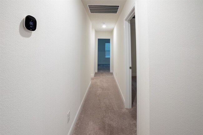 Building Photo - 27646 Mesabe Dr