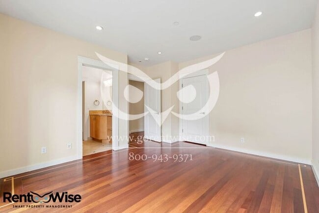 Building Photo - 727 Moraga St